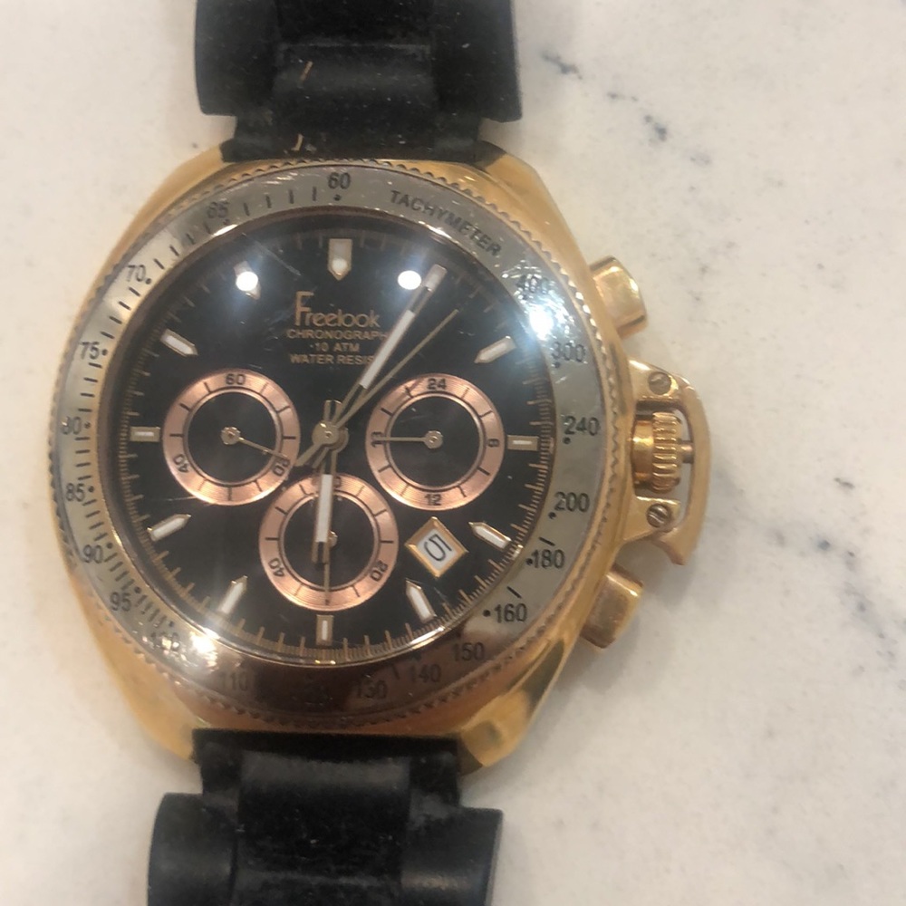 Slightly used unisex quartz watch brand Free look.needs battery - Picture 2 of 8